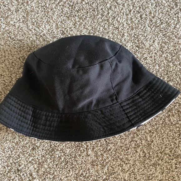 Reversible Bucket hat - Picture 2 of 3